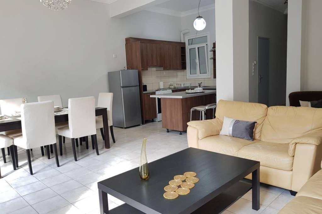 A Great Stay At A Comfortable Large Apartment Афіни Екстер'єр фото